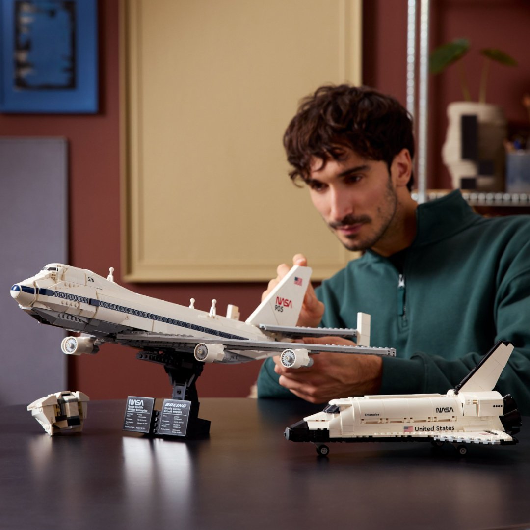 Конструктор LEGO Самолет-носитель шаттла Icons, деталей 2417 шт купить,NaN
