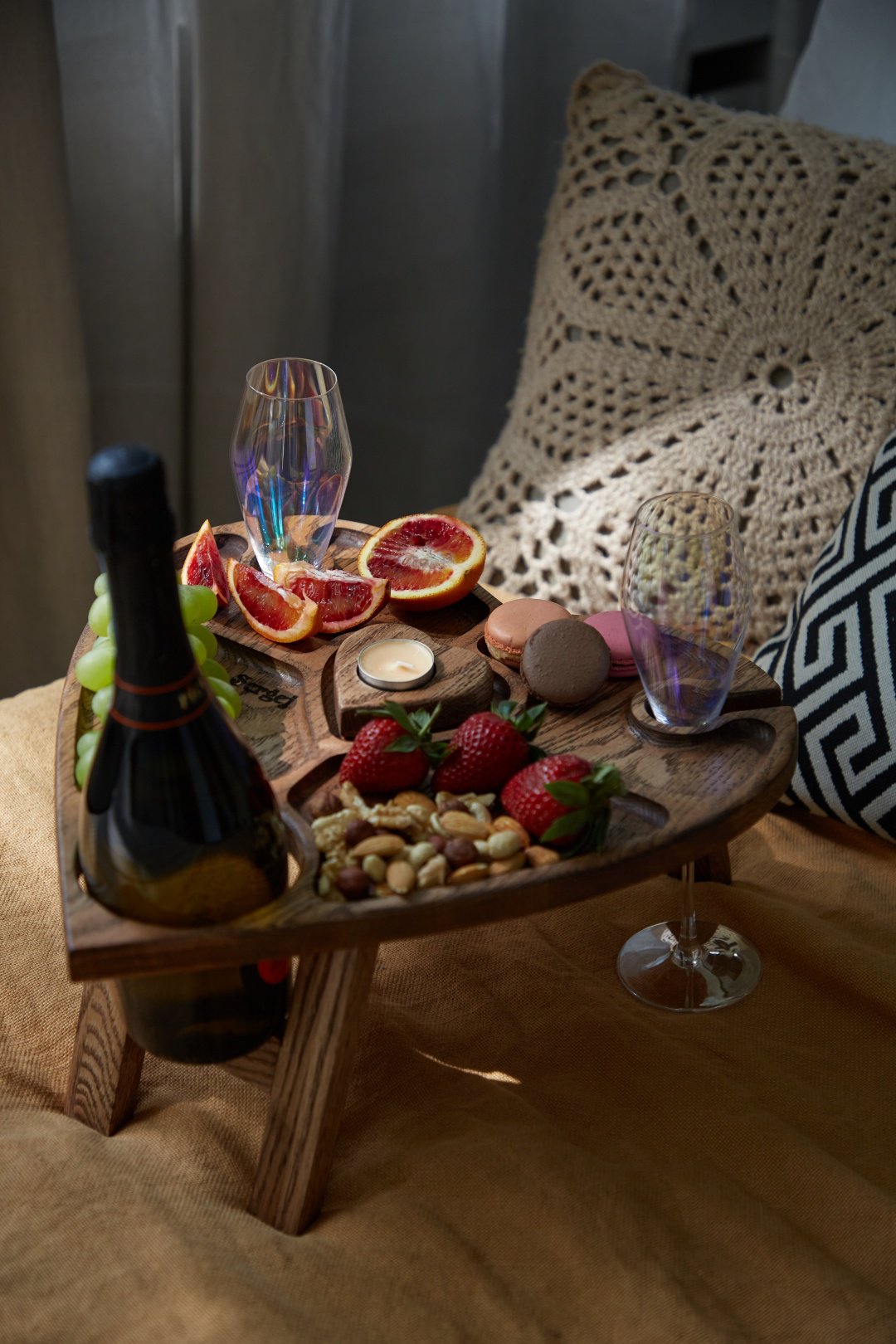 Поднос Дубовый винный стол Romantic 38х16 см - ForteMarket Поднос Дубовый винный стол Romantic 38х16 см купить,0