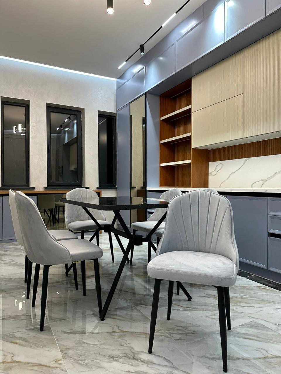 Комплект KADI, стол 130х80 см + 6 стульев, черный, белый купить,NaN