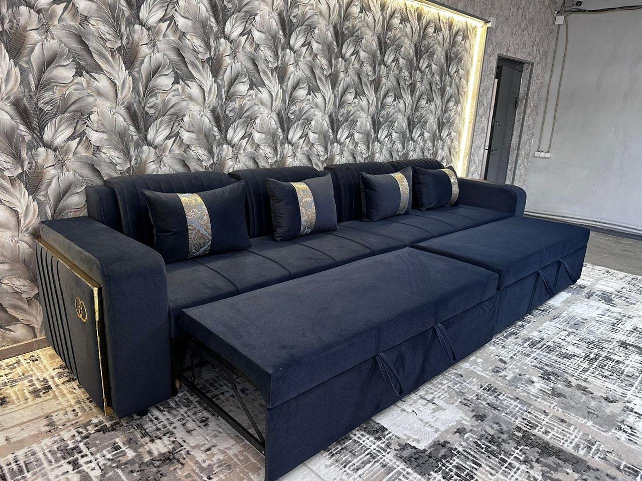 Диван OTAU-MEBEL Версачи 758502004, 400х70 см, обивка велюр, темно-синий