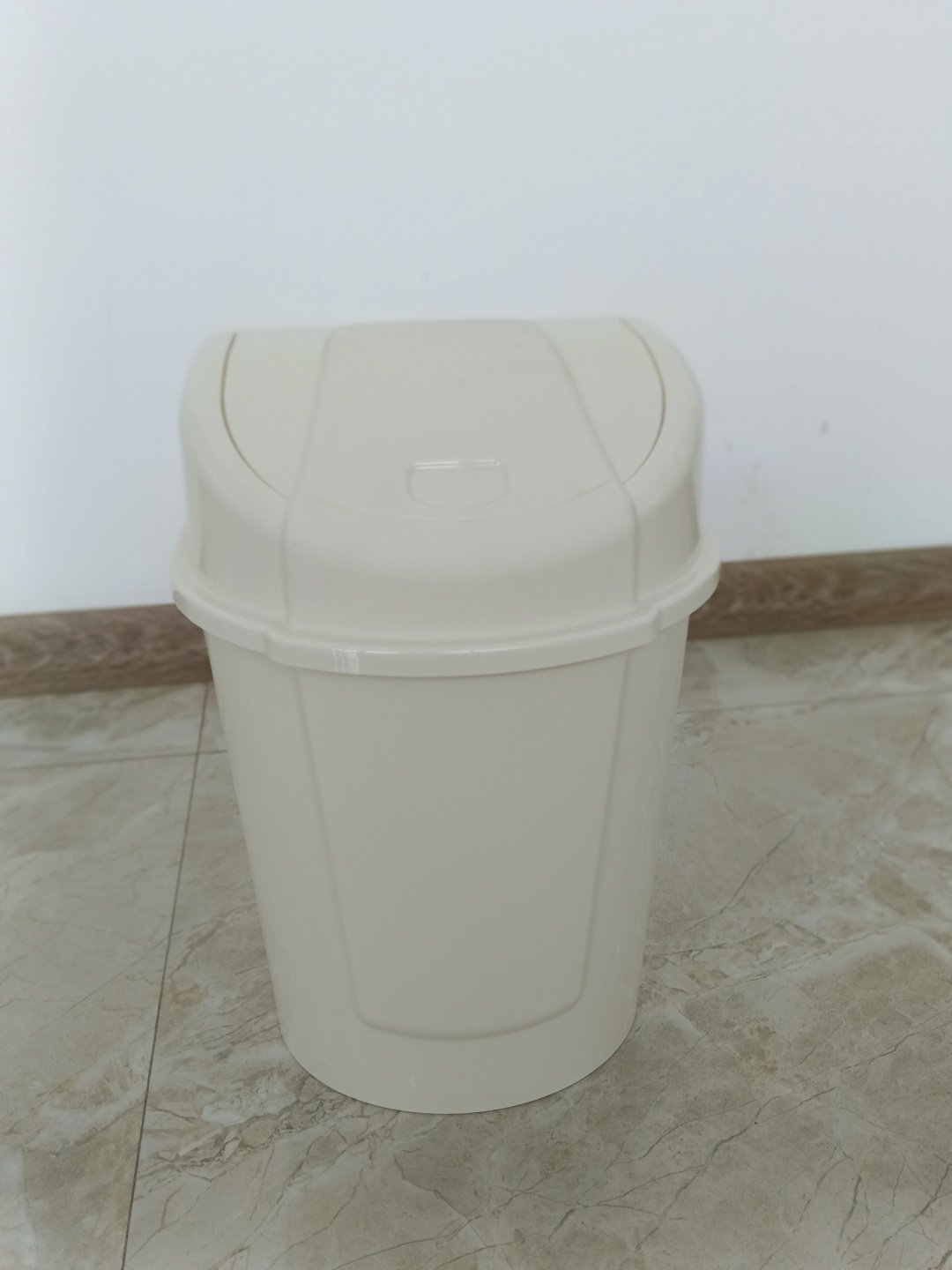 Мусорное ведро PLASTIKA с крышкой P1202 10 л
