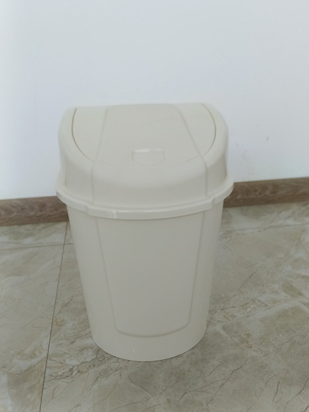 Мусорное ведро PLASTIKA с крышкой P1202 10 л купить,NaN