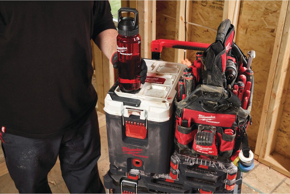 Бутылка Milwaukee PACKOUT 4932498636 740 мл красный купить,NaN