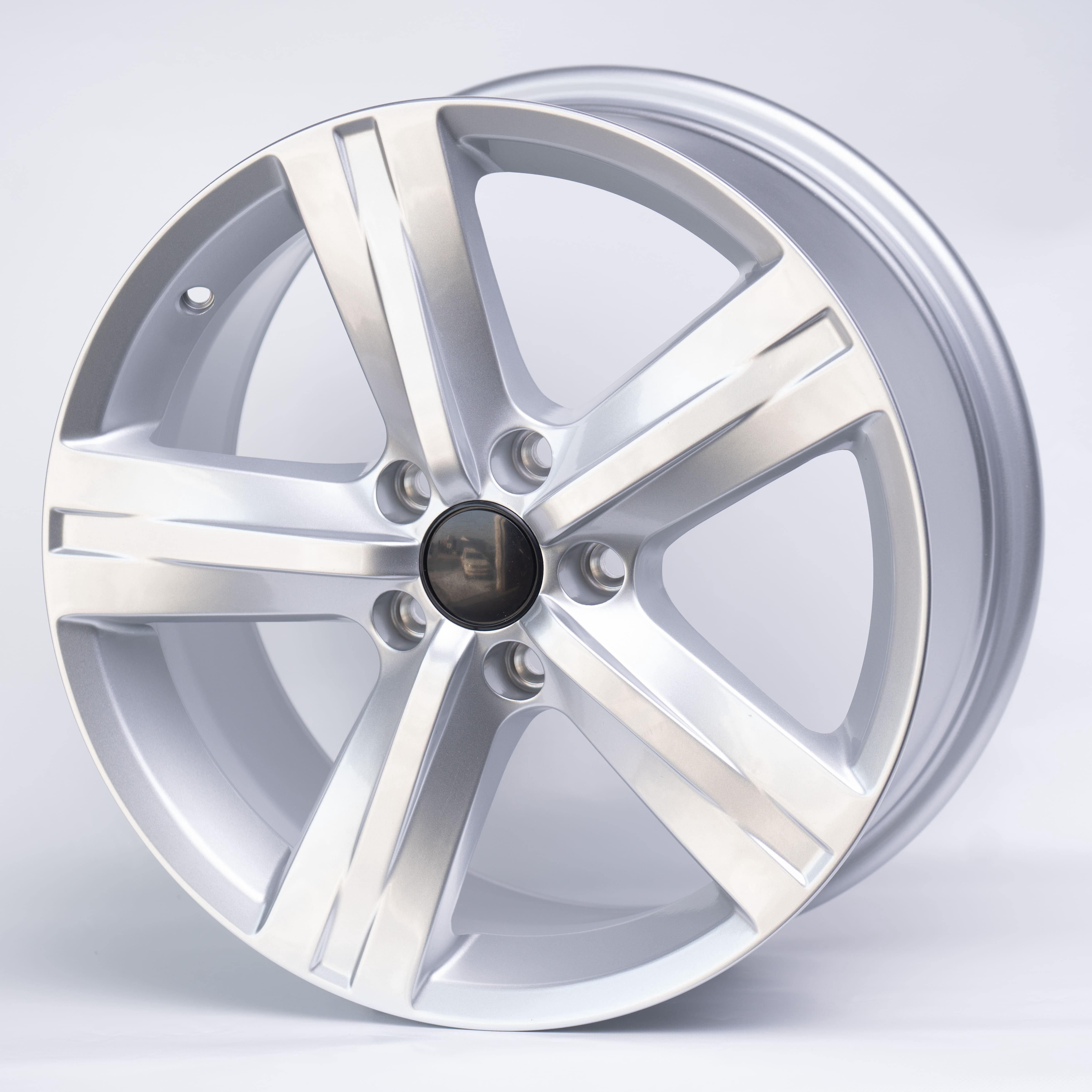 Комплект дисков Rimax W1147 5x112 R17x7,5 CB57 ET47 серебристый купить,NaN
