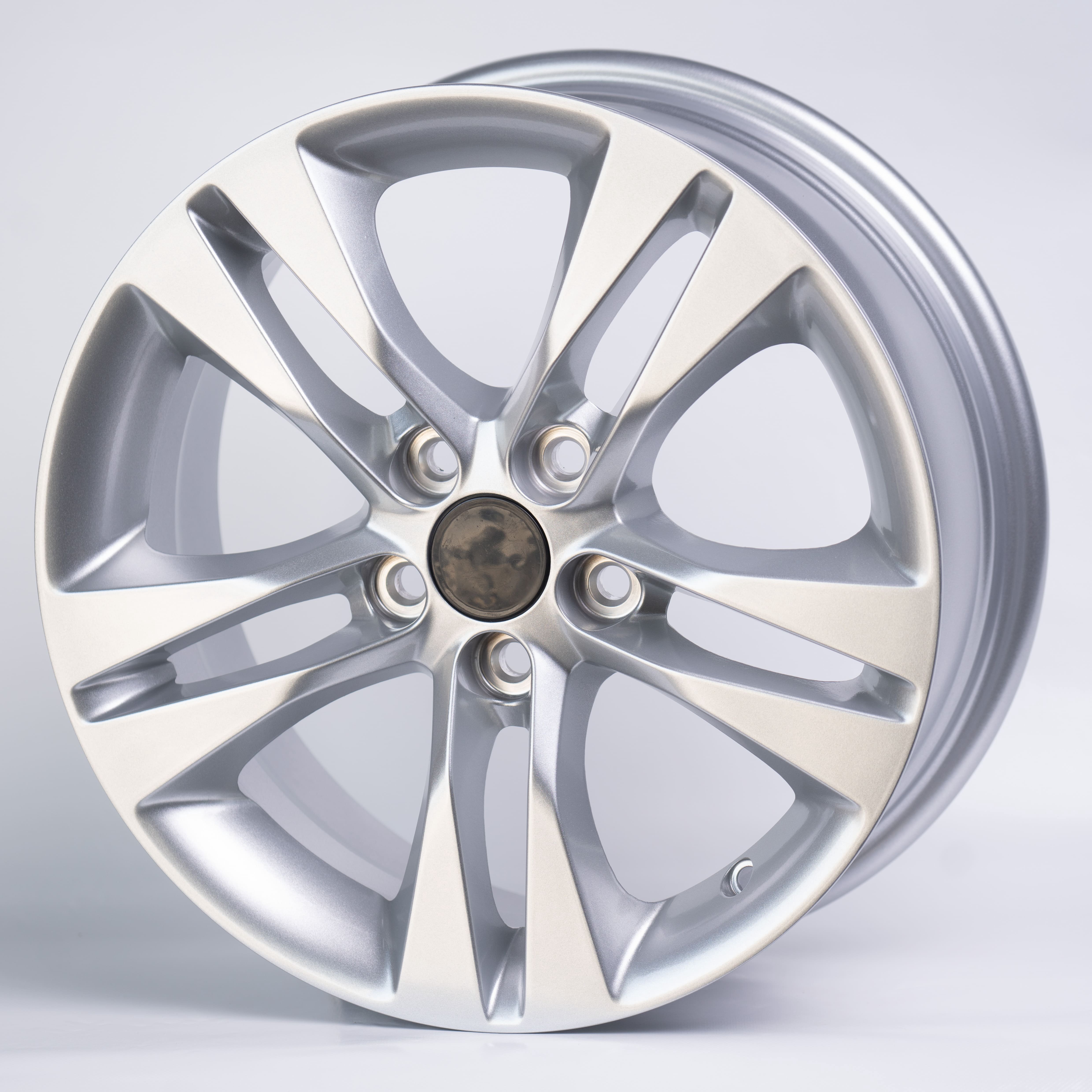 Комплект дисков Rimax W9401 5x105 R16x6,5 CB56,6 ET39 S серебристый купить,NaN