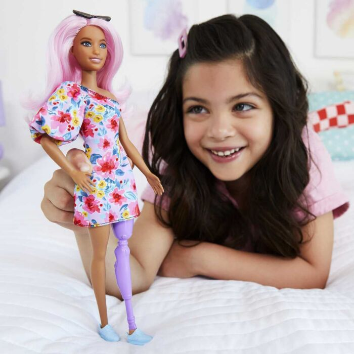 Кукла Barbie Fashionistas Барби в цветочном платье  FBR37/HBV21 29 см купить,NaN