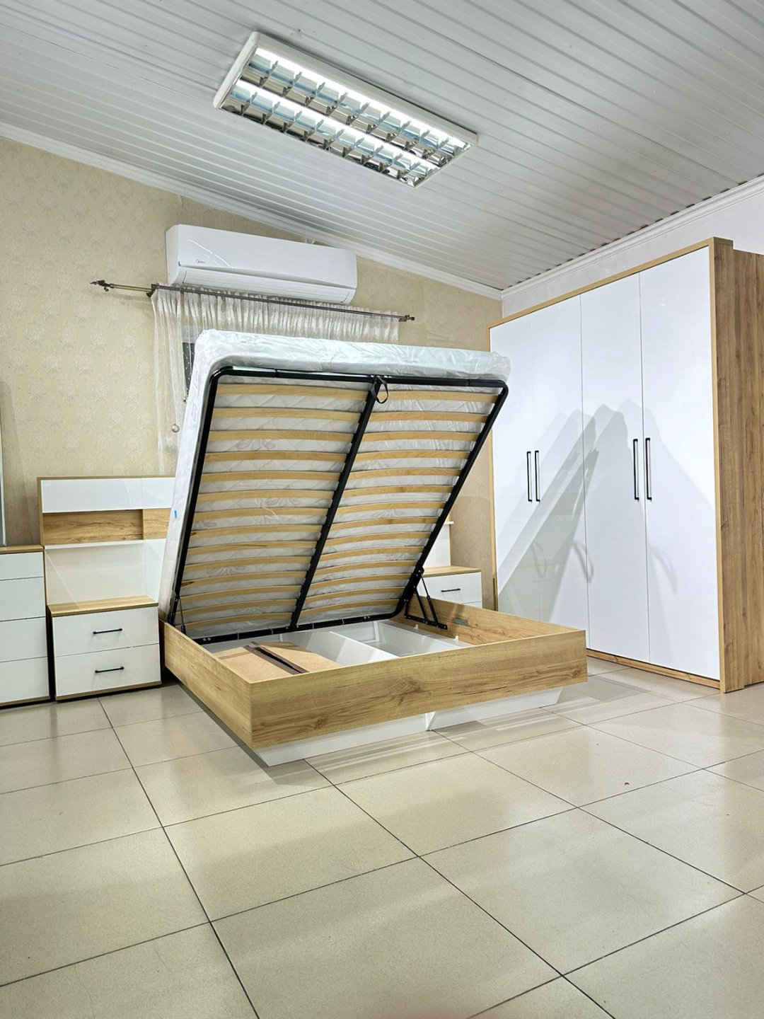 Кровать СлонимМебель Женева 1.6 с механизмом 160x200см белый/светло-коричневый купить,NaN