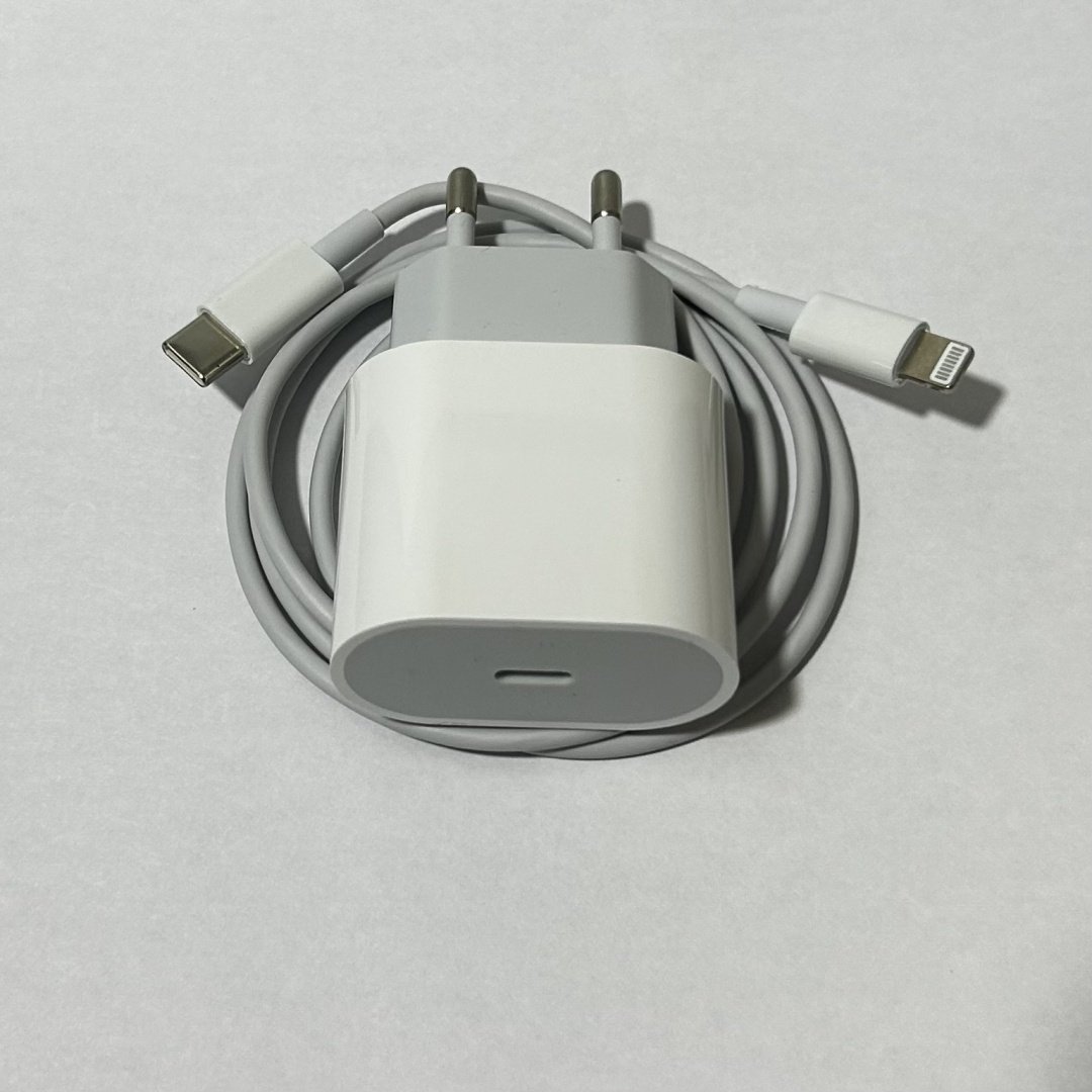 Зарядное устройство 20w.Быстрая зарядка Lightning, USB Type-C белый