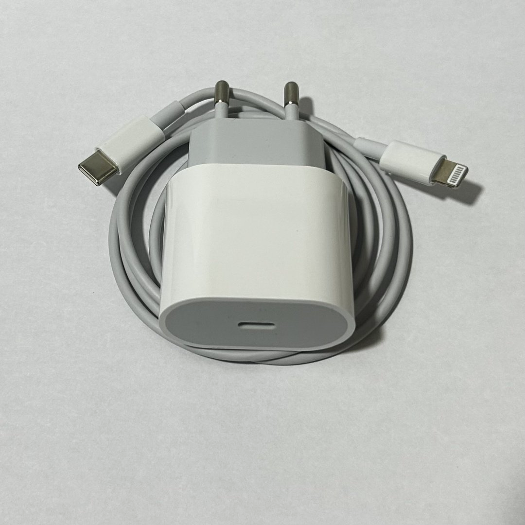 Зарядное устройство 20w.Быстрая зарядка Lightning, USB Type-C белый - ForteMarket Зарядное устройство 20w.Быстрая зарядка Lightning, USB Type-C белый купить,26000