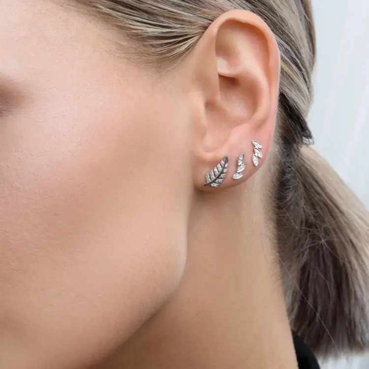 Пусеты Vesna Jewelry 42181-251-01-00 вес 1.4 г золото, бриллиант купить,NaN