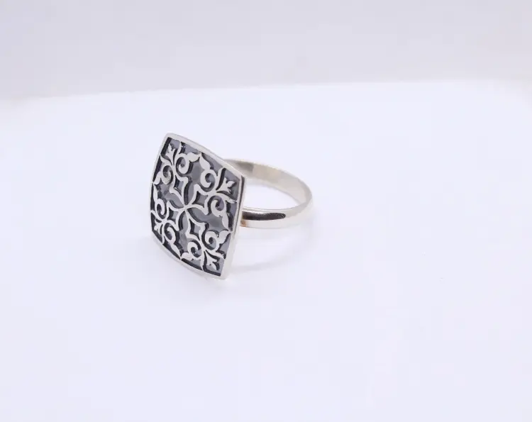 Кристалл-L К-0542-1 размер 18 вес 4.3 г серебро, без вставок купить,16000