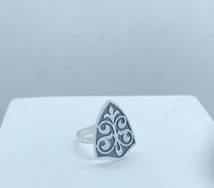 Кристалл-L К-05-74 размер 18 вес 4.3 г серебро, без вставок купить,11200