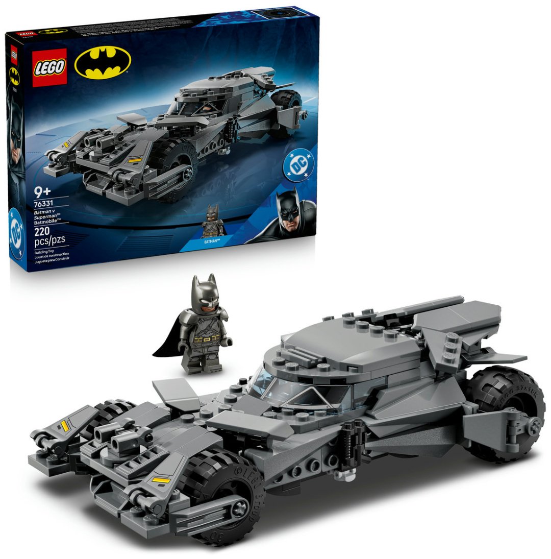 Конструктор LEGO Бэтмен против Супермена: Бэтмобиль 76331, деталей 220 шт