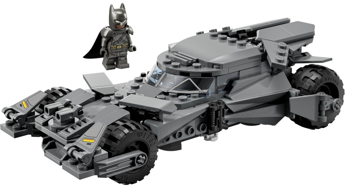 Конструктор LEGO Бэтмен против Супермена: Бэтмобиль 76331, деталей 220 шт