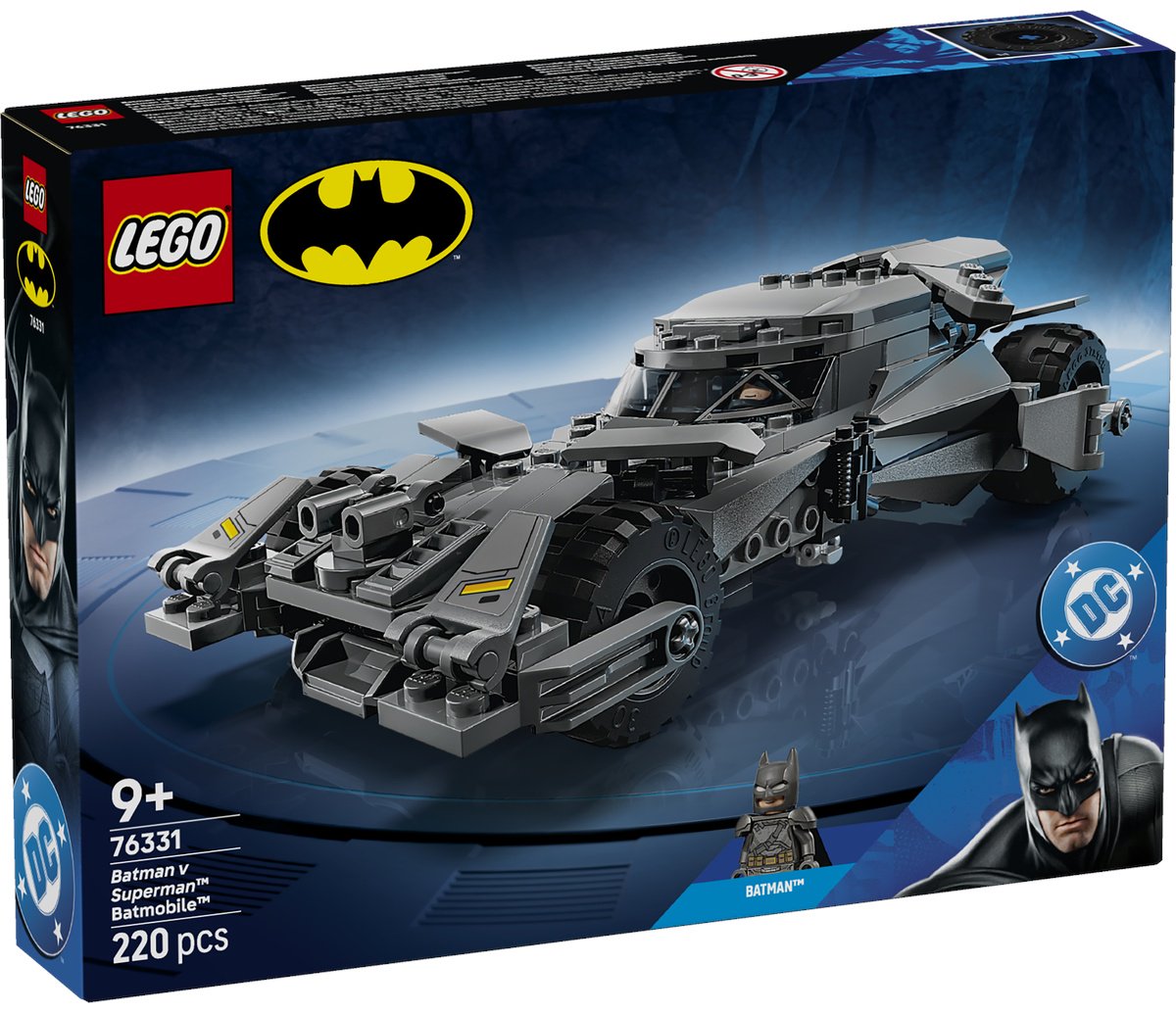 Конструктор LEGO Бэтмен против Супермена: Бэтмобиль 76331, деталей 220 шт