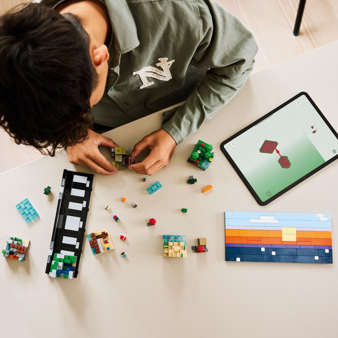 Конструктор LEGO Minecraft 21589, деталей 797 шт
