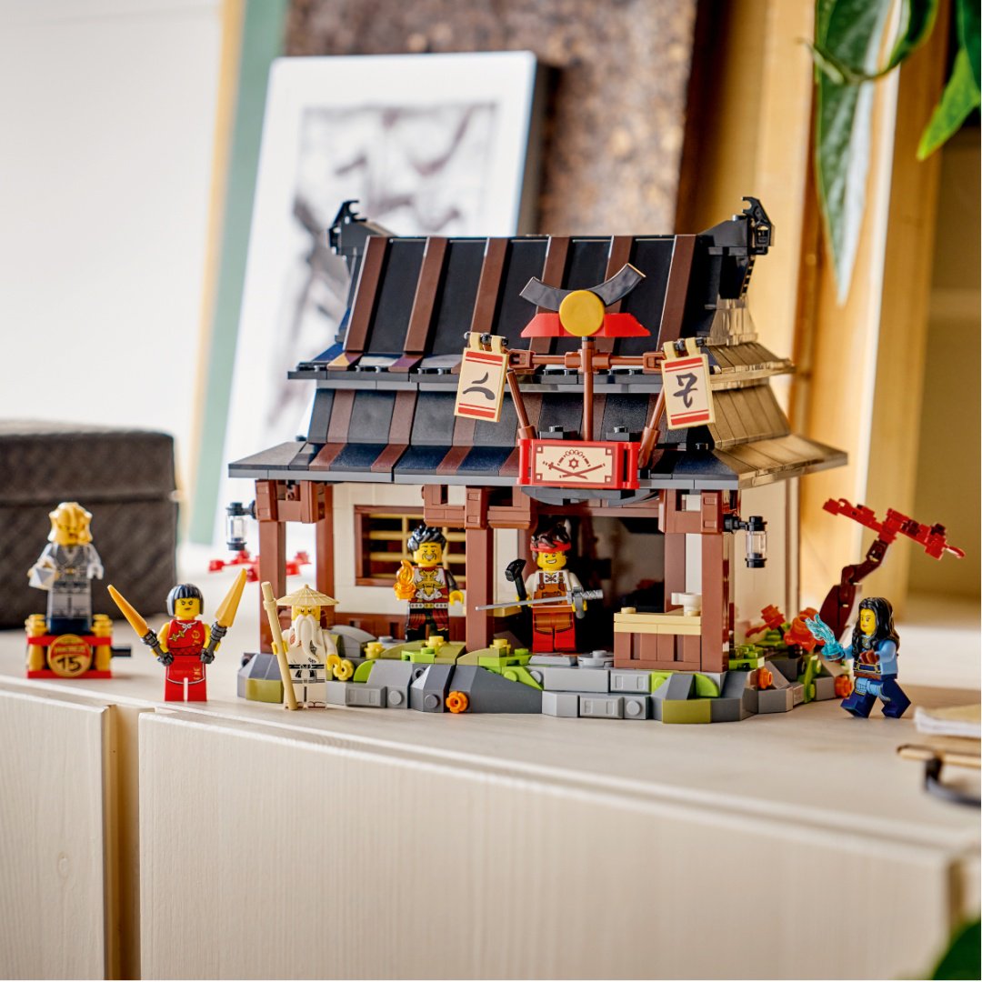 Конструктор LEGO Кузница «Четыре оружия» 71858, деталей 1259 шт
