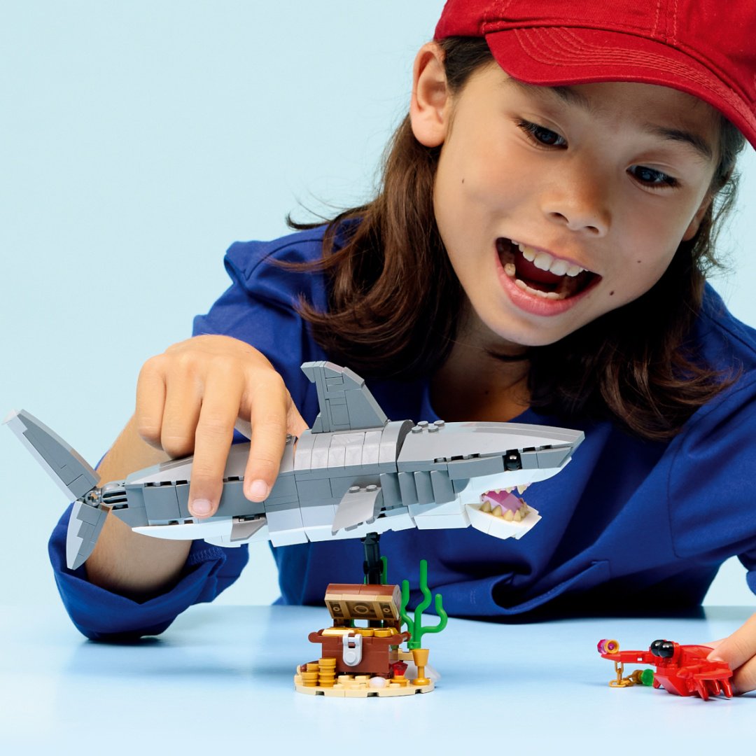 Конструктор LEGO Злобная акула и сундук с сокровищами 31381, деталей 379 шт