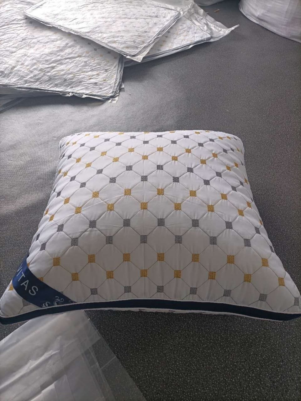 Подушка VITAS 70x70 см, холлофайбер
