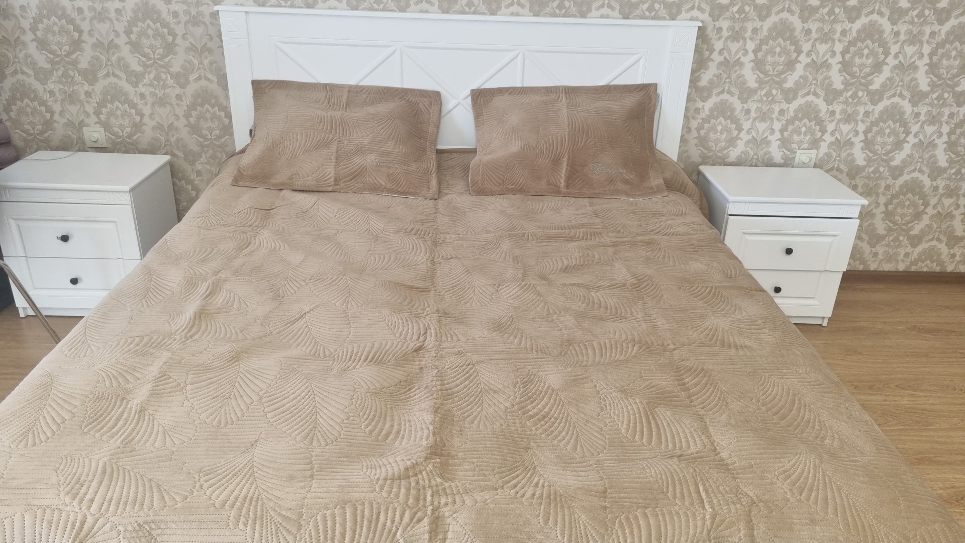 Покрывало с наволочками Makhome 220х240 см, велюр, бежевый - ForteMarket Покрывало с наволочками Makhome 220х240 см, велюр, бежевый купить,0