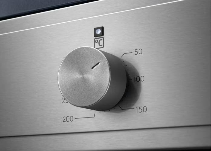 Духовой шкаф Electrolux EOH 2H00 BX серебристый, черный