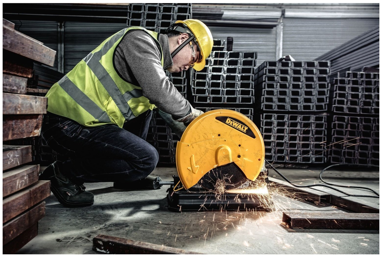Пила торцовочная DeWALT D28730-KS - ForteMarket Пила торцовочная DeWALT D28730-KS купить,0