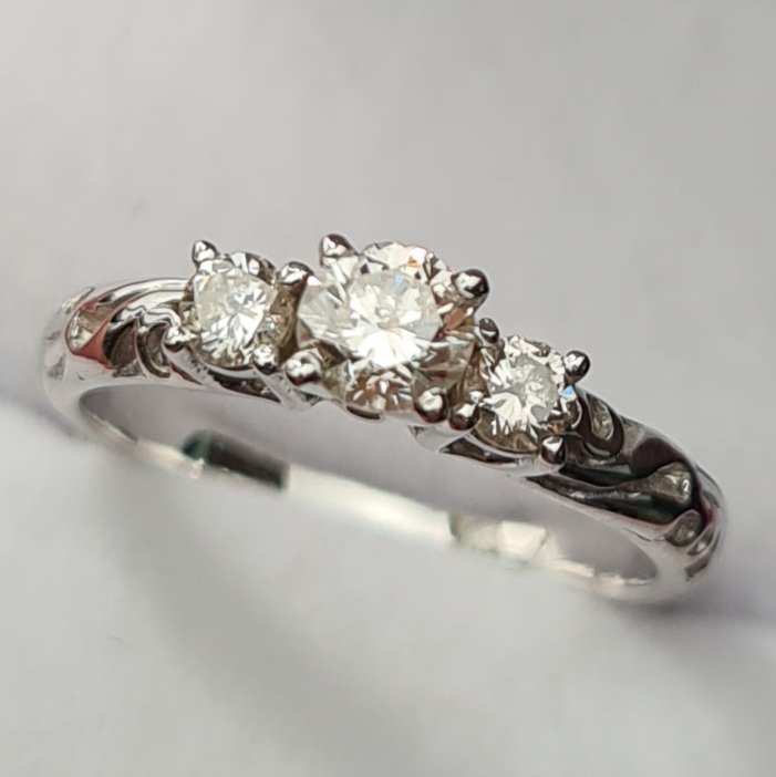Кольцо Deimantas SI2 J 16,3р 2,25гр 0,50ct купить,NaN