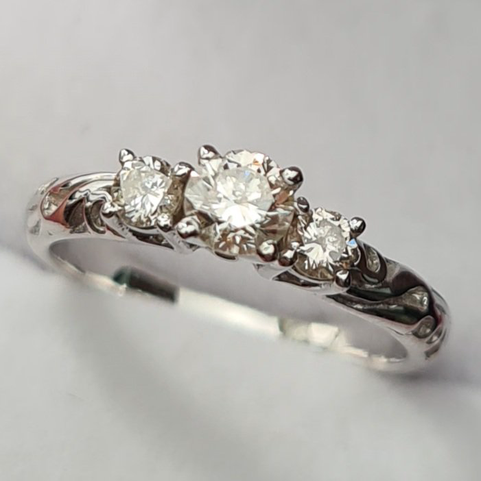 Кольцо Deimantas SI2 J 16,3р 2,25гр 0,50ct купить,NaN