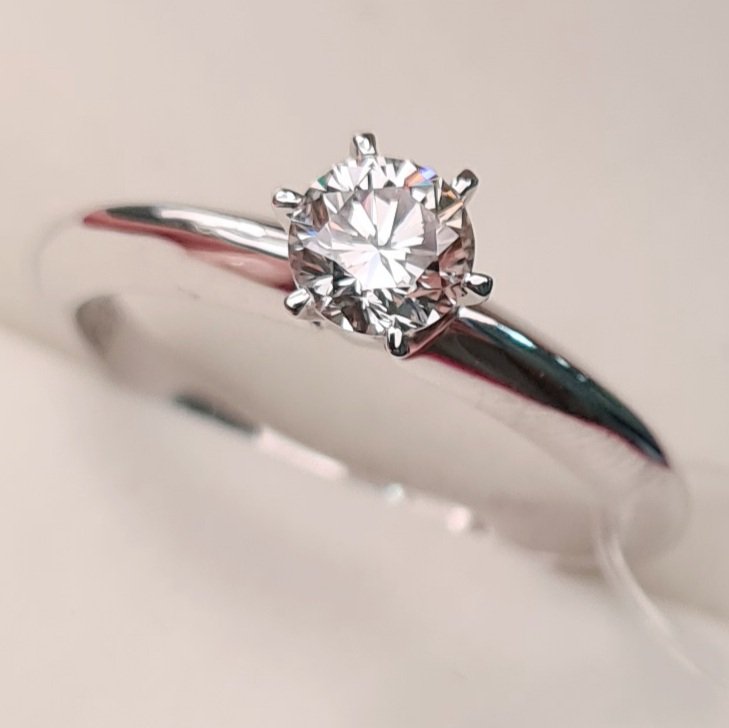 Кольцо Deimantas VVS2 K 17,5р 3,12гр 0,50ct купить,NaN