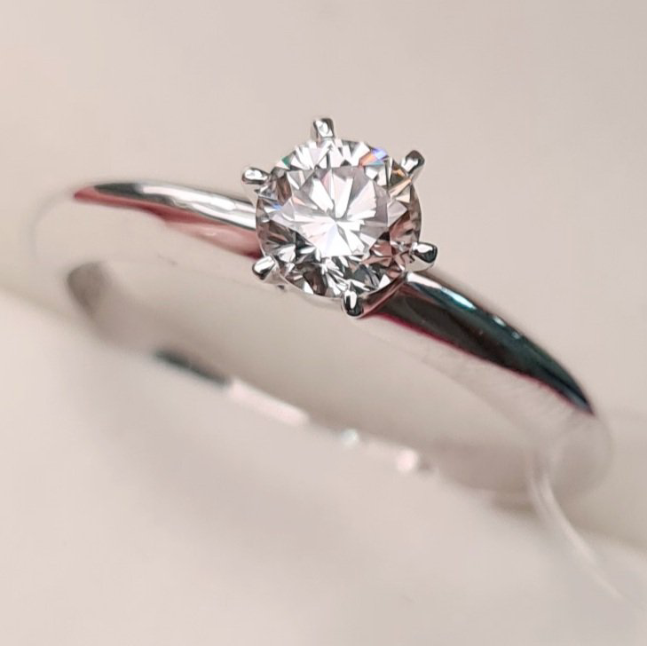 Кольцо Deimantas VVS2 K 17,5р 3,12гр 0,50ct купить,NaN