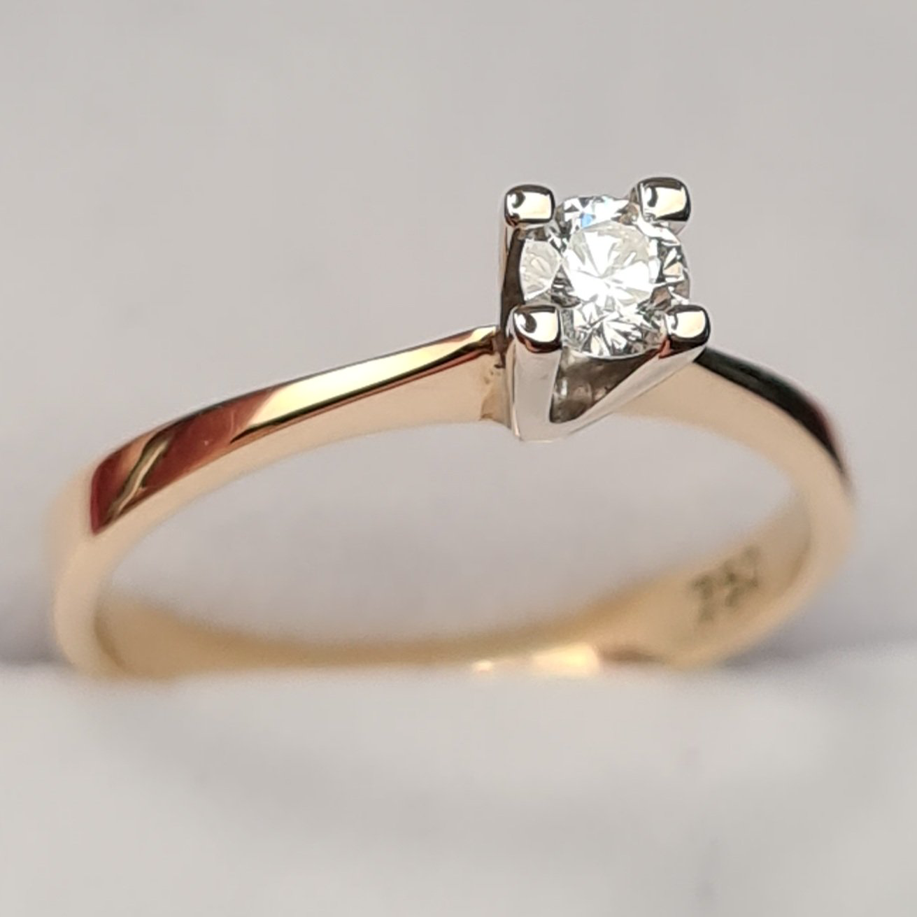 Кольцо Deimantas VVS2 Е 16р 2,1гр 0,15ct купить,NaN