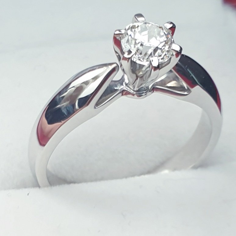 Кольцо Deimantas I1 J GIA 6332327020 17р 3,96гр 0,50ct купить,NaN