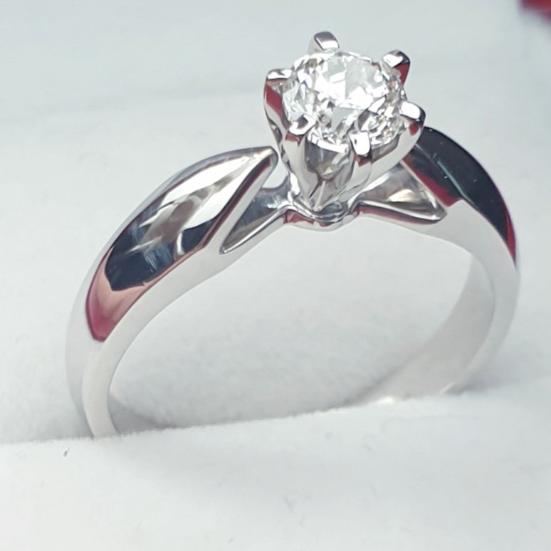 Кольцо Deimantas I1 J GIA 6332327020 17р 3,96гр 0,50ct купить,NaN