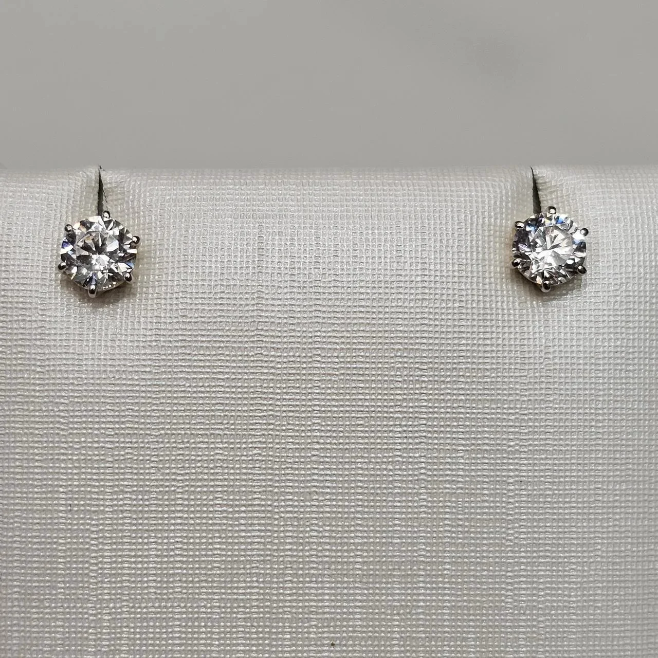 Серьги Deimantas 112693408 1,01гр. купить,NaN