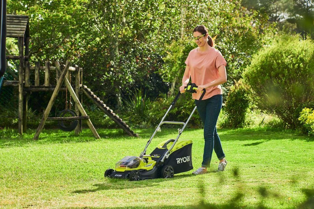 Газонокосилка колесная аккумуляторная RYOBI Газонокосилка гибридная 18В/220В RY18LMH37A-250 5133004583 купить,NaN
