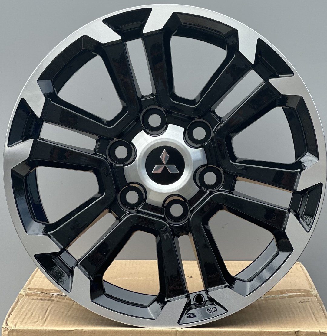 Rainbow Dance 7888 7.5x17/6x139.7 D67.1 ET30 4 диска черный, серебристый купить,500000
