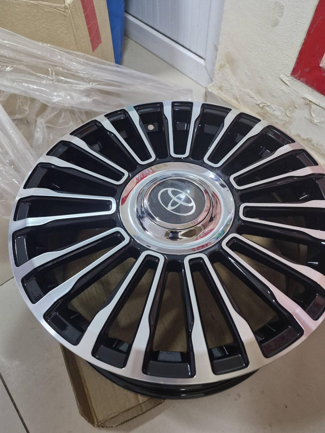 Wheels Replica черный, серебристый 8x18/5x114.3 D73.1 ET35 4 диска черный, серебристый купить,800000