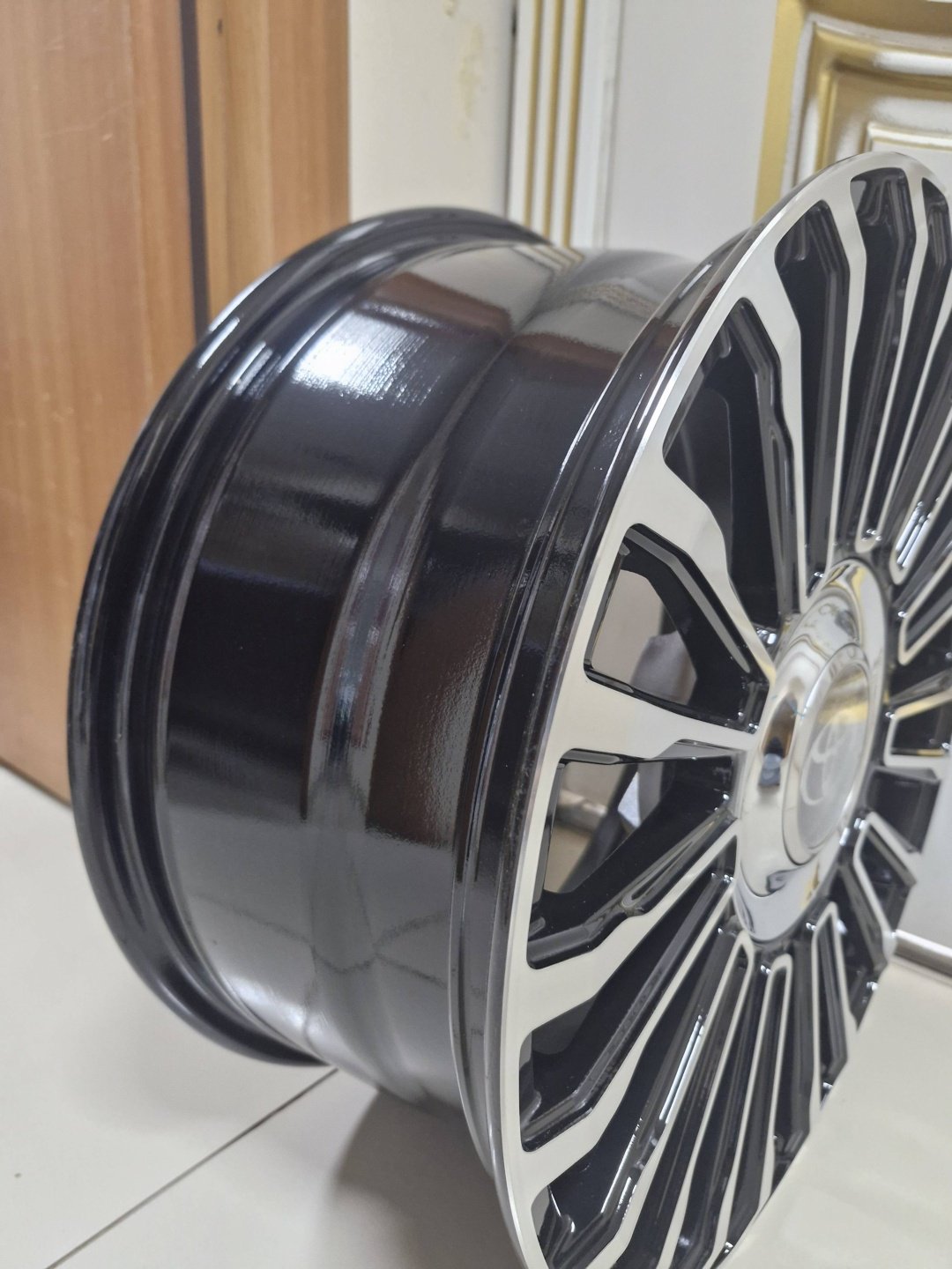 Wheels Replica черный, серебристый 8x18/5x114.3 D73.1 ET35 4 диска черный, серебристый купить,800000