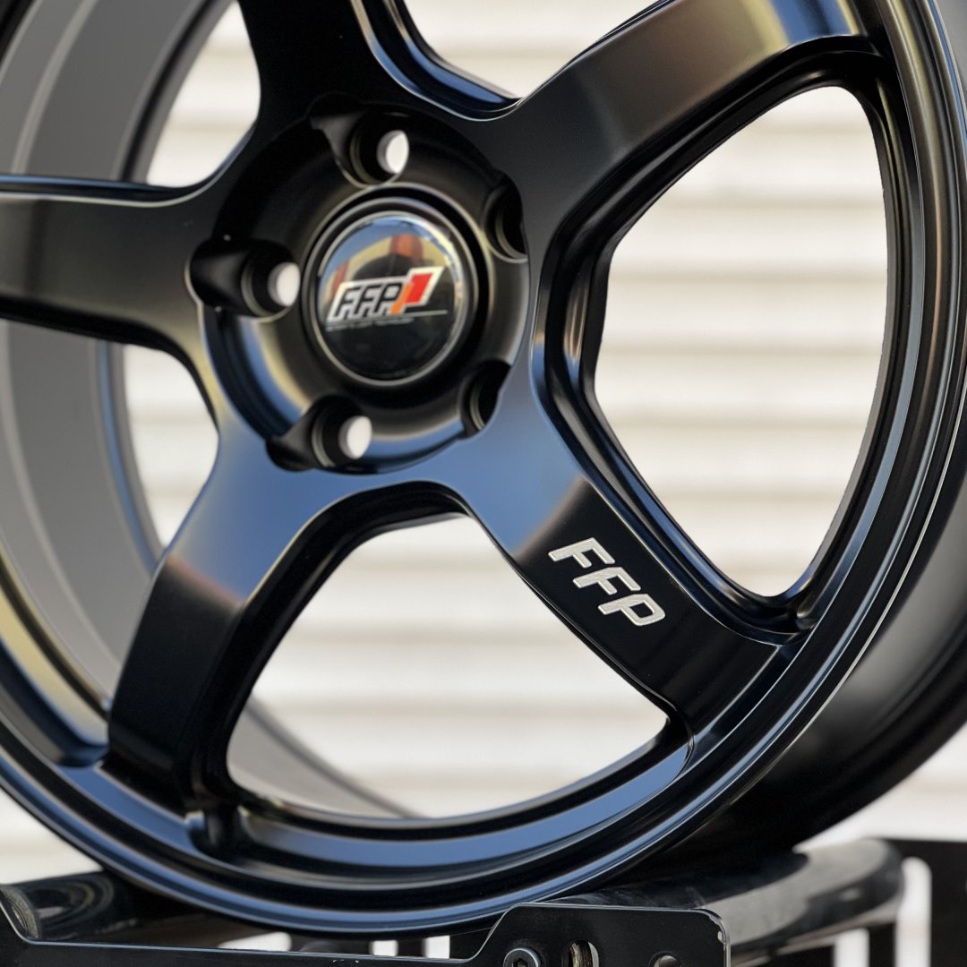 WHEELS Wheels3844 7.5x17/5x114.3 D67.1 ET35 4 диска черный, черный матовый купить,520000