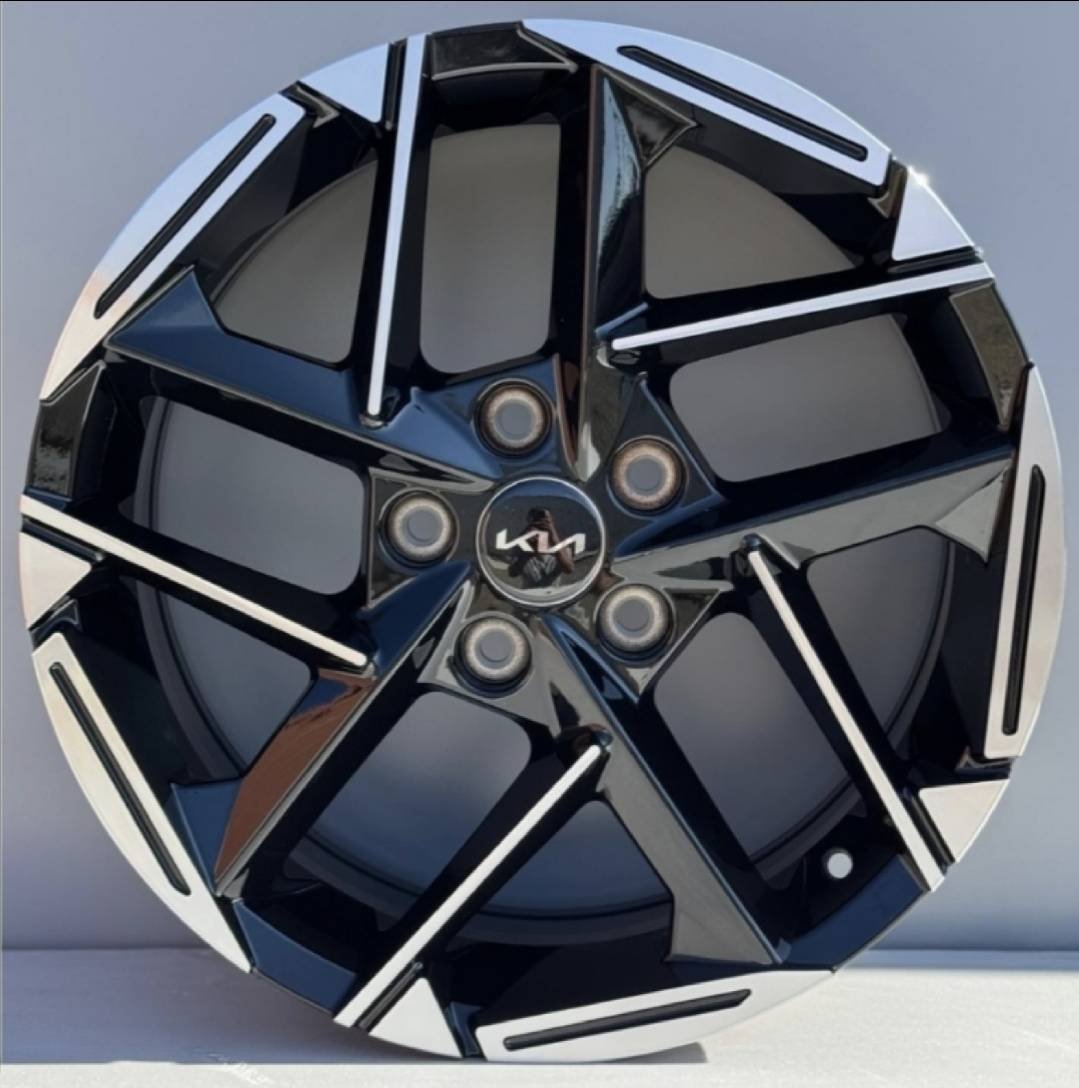 KIA 126 7x17/5x114.3 D67.1 ET48 4 диска черный, серебристый купить,320000