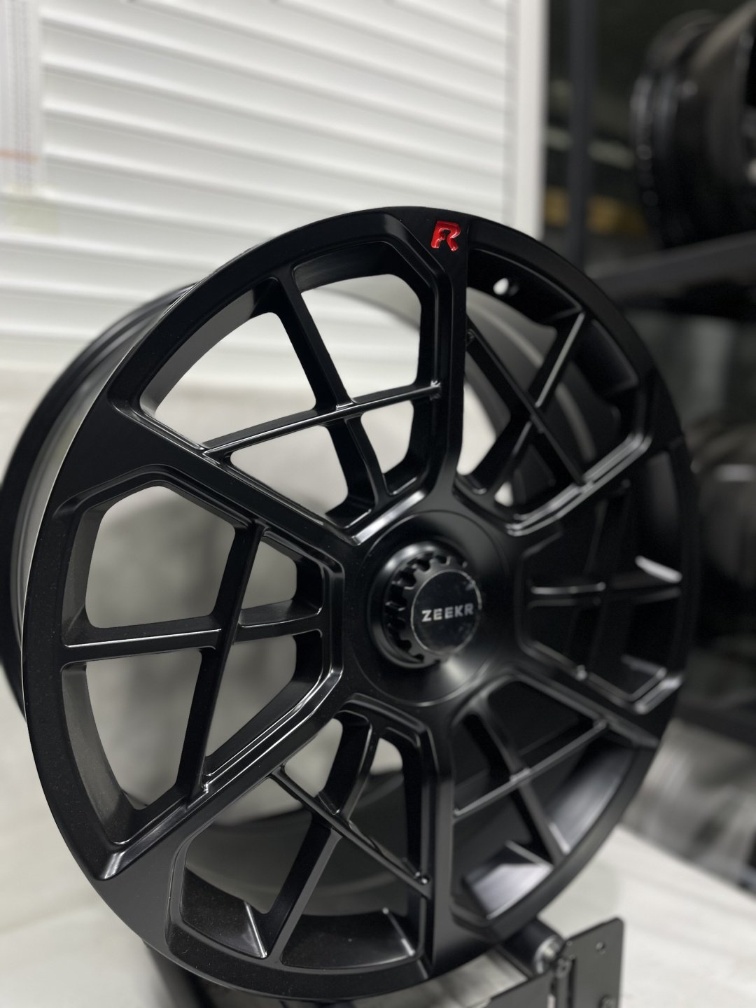 Zeekr Sport 001 9.5x22/5x108 D63.4 ET48 4 диска черный купить,2500000