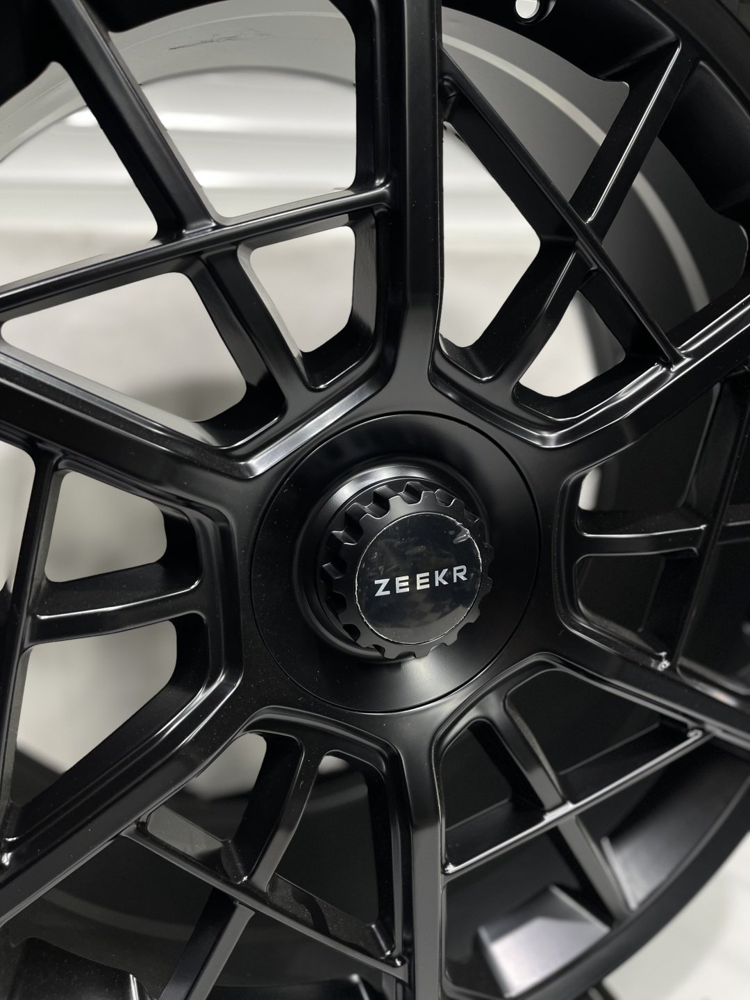 Zeekr Sport 001 9.5x22/5x108 D63.4 ET48 4 диска черный купить,2500000