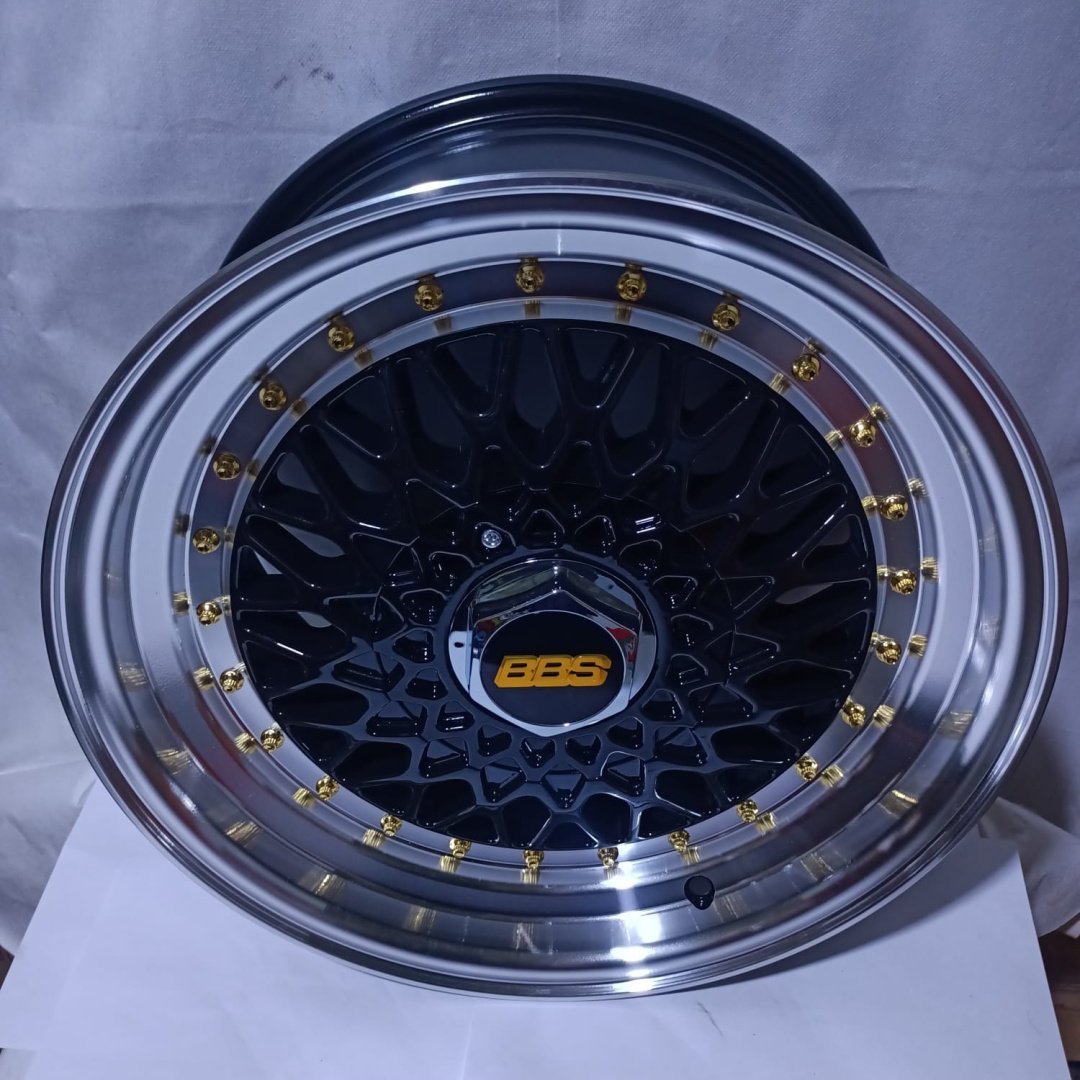 BBS 155170 7x15/4x100 D73.1 ET22 4 диска черный, серебристый купить,350000