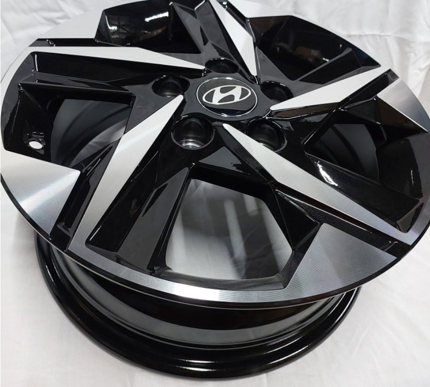 Replica Hyundai 008 6x15/5x114.3 D67.1 ET42 4 диска черный, серебристый купить,365000