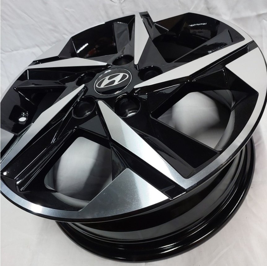 Replica Hyundai 008 6x15/5x114.3 D67.1 ET42 4 диска черный, серебристый купить,365000