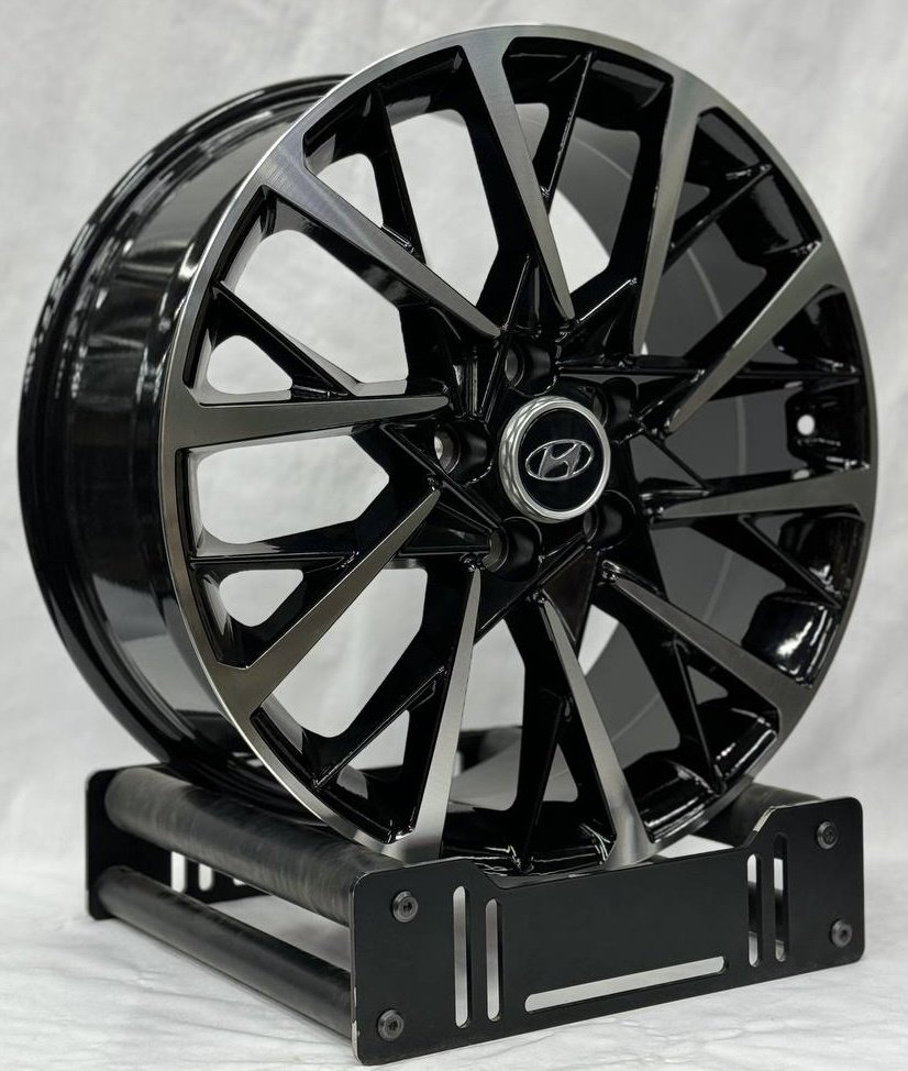 RNO 0241 7.5x18/5x114.3 D67.1 ET50 4 диска черный, серебристый купить,660000