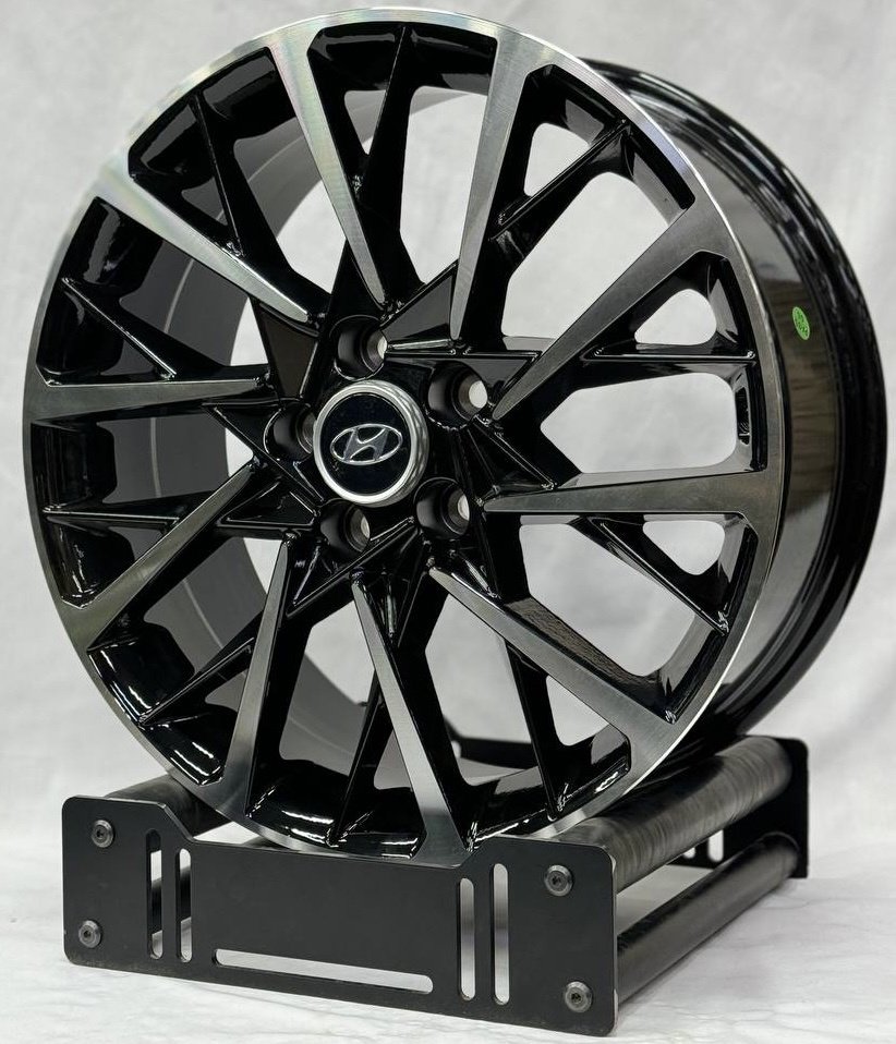 RNO 0241 7.5x18/5x114.3 D67.1 ET50 4 диска черный, серебристый купить,660000