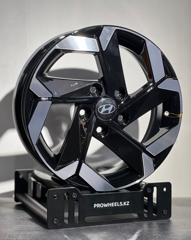 Rainbow KIAHYUINDAI 6x16/5x114.3 D67.1 ET43 4 диска черный, серебристый купить,340000
