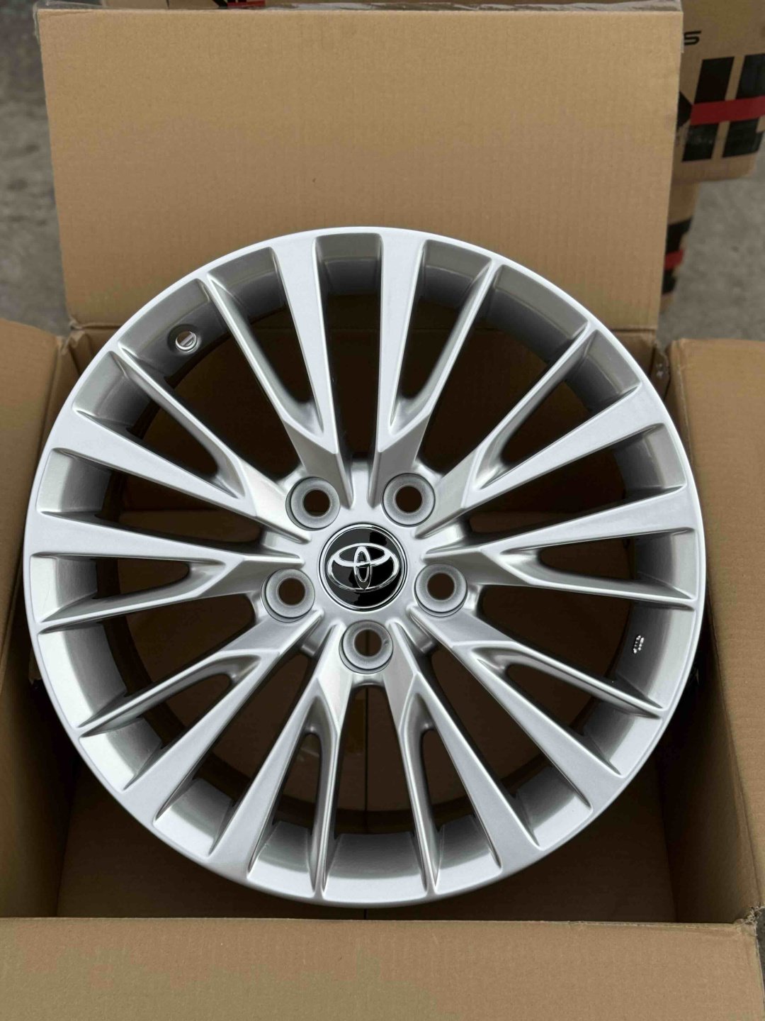 RNO 5487 7x17/5x114.3 D60.1 ET40 4 диска серебристый купить,NaN