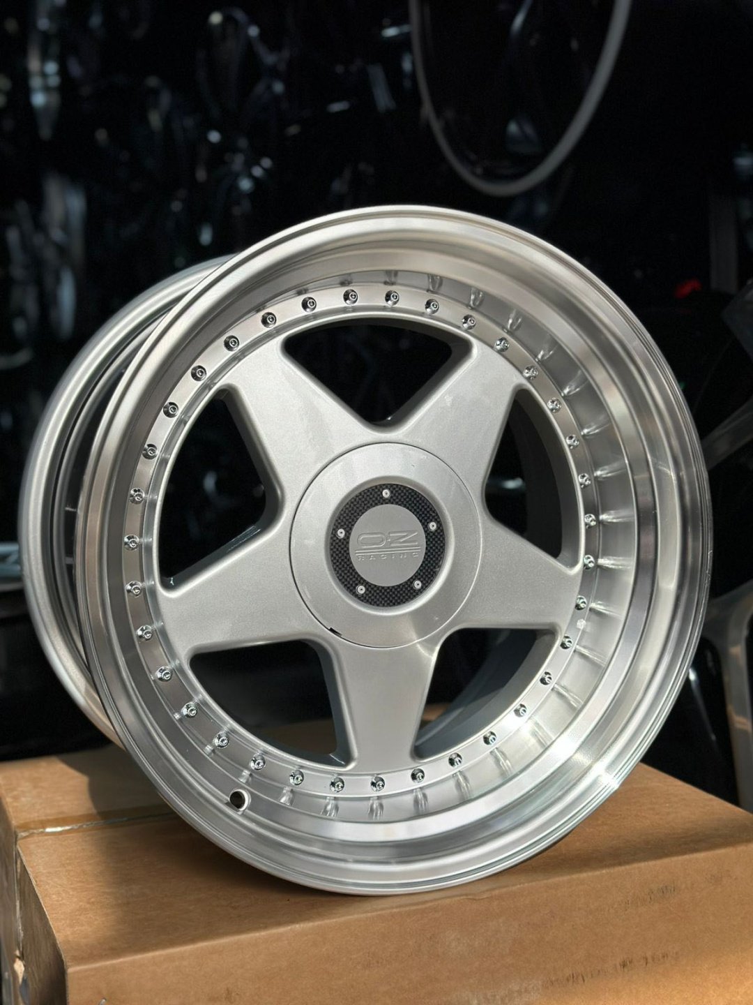 RNO 595 sp 8.5/9.5x17/5x120 D74.1 ET25 4 диска серебристый купить,NaN